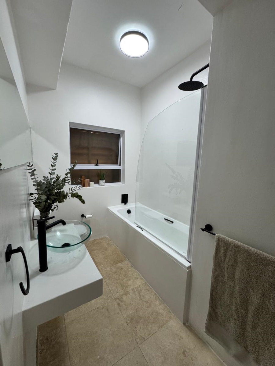 To Let 3 Bedroom Property for Rent in Sea Point Western Cape